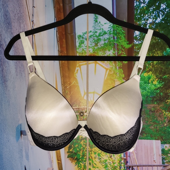 Maidenform - Self Expressions Cream and Black Bra - Picture 4 of 6